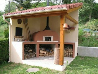 "Geen gewone oven", bouw van een houtoven op het terrein van de visvijver